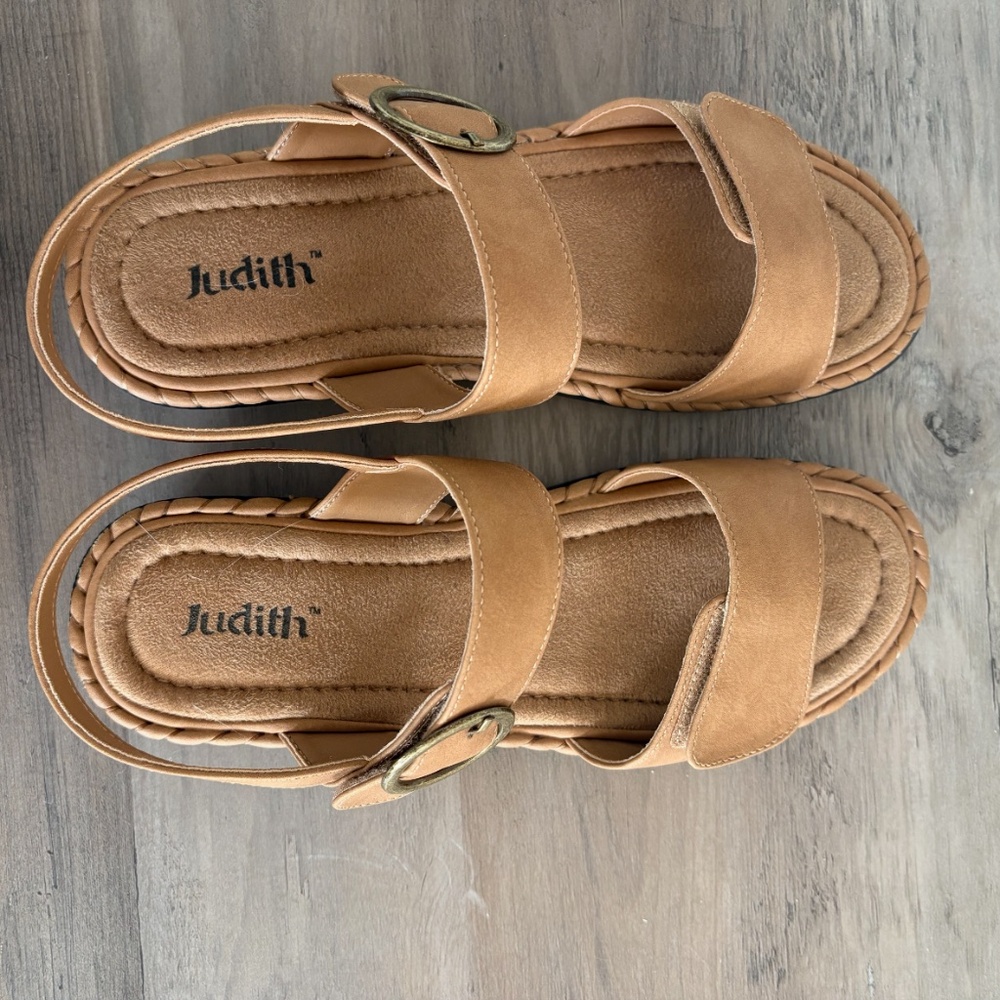 Judith Sandals - Picture 2 of 3